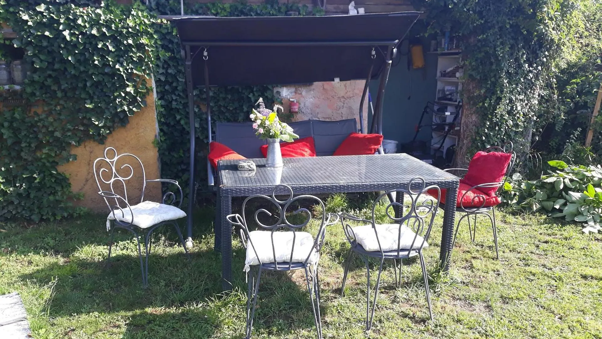 Homestay Art Room With Outdoor Living Ljubljana Slovenia